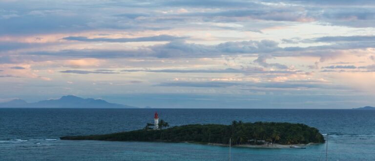 2048px Ilet du Gosier Guadeloupe 2019 10 31 768x330