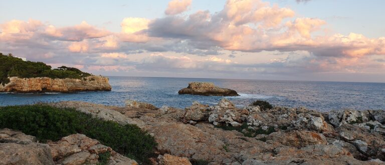 2048px Farallon de Cala Ferrera en Felanich Baleares Espana 768x330